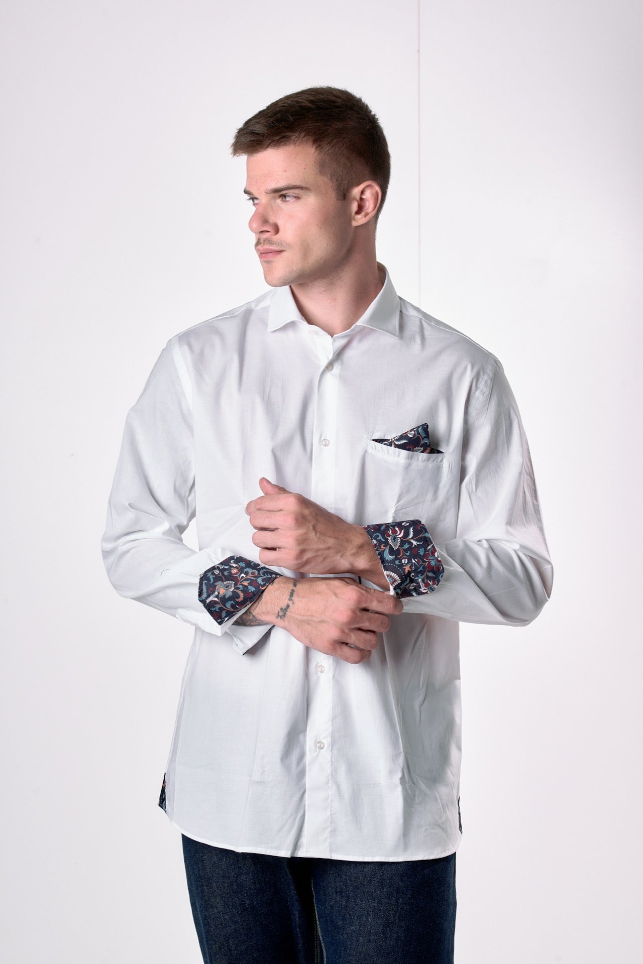 Camicia Bianca con pochette e dettagli in tessuto V2