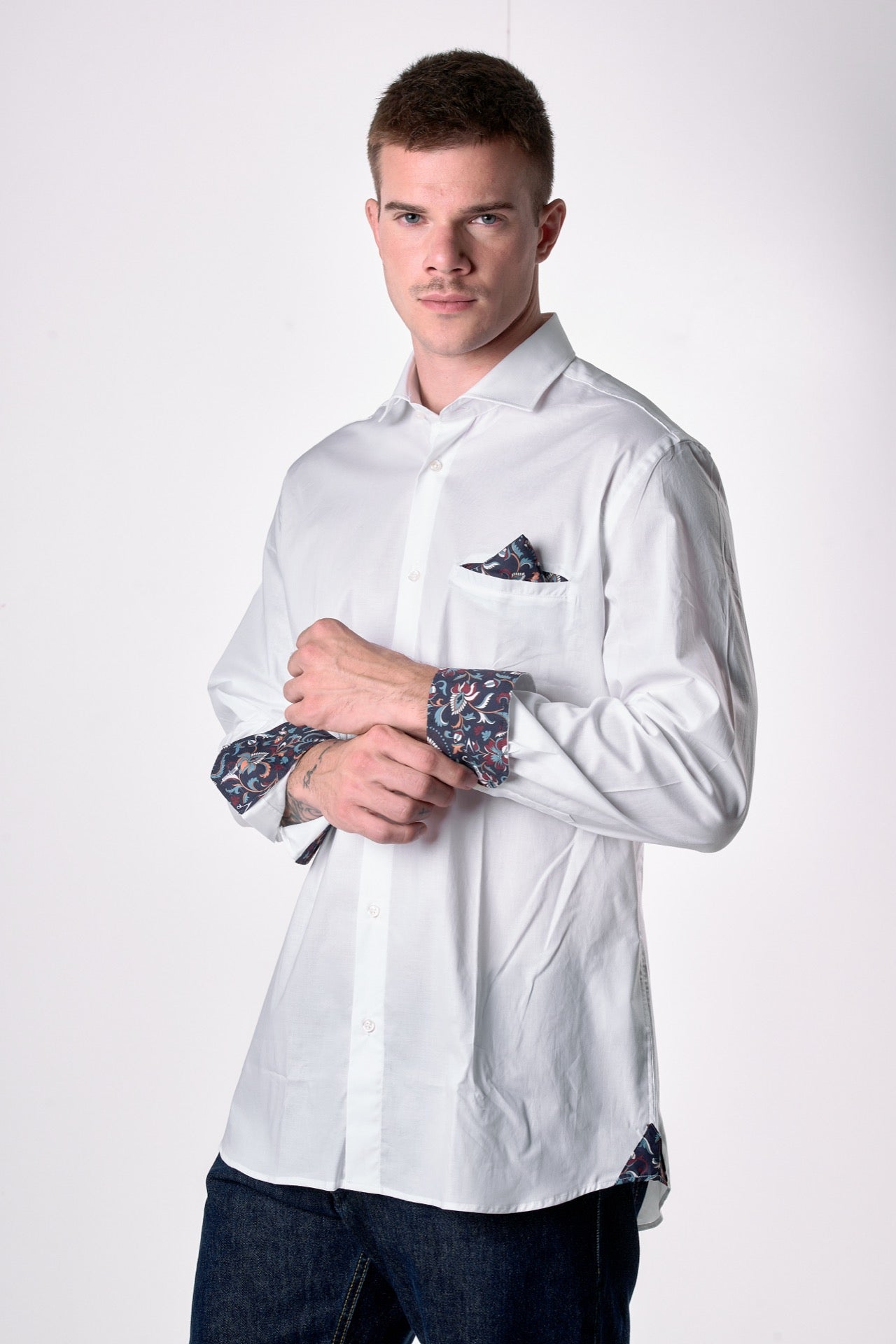 Camicia Bianca con pochette e dettagli in tessuto V2