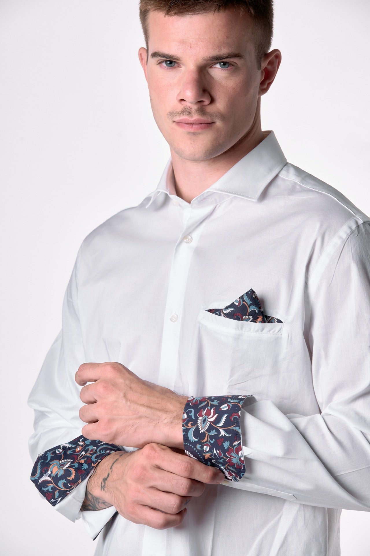 Camicia Bianca con pochette e dettagli in tessuto V2