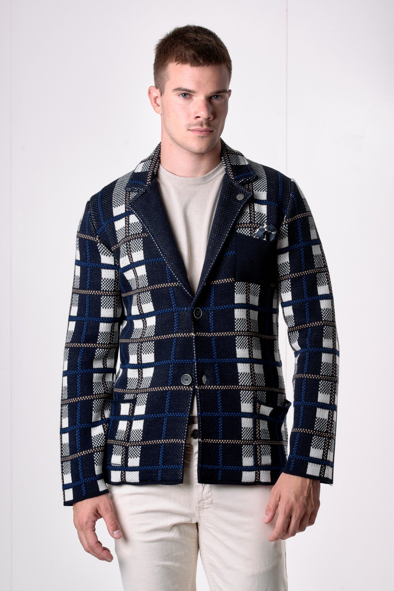 Giacca Monopetto scozzese blu con pochette in tessuto V2