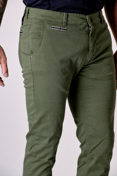 ROMA - Chino in cotone elasticizzato Verde Militare con Salpa in tessuto V2