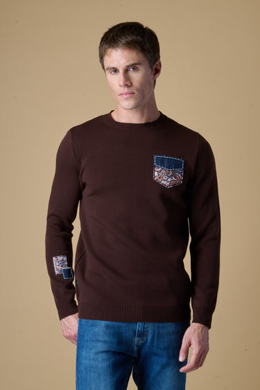 Maglione Girocollo Punto Stoffa Moro con Taschino e doppia Patch Ricamate in tessuto V2