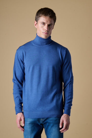 Maglione Dolcevita in 100% Extrafine Merino tinto capo Jeans