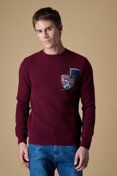 Maglione Girocollo Occhio di Pernice Bordeaux con taschino ricamato in tessuto V2