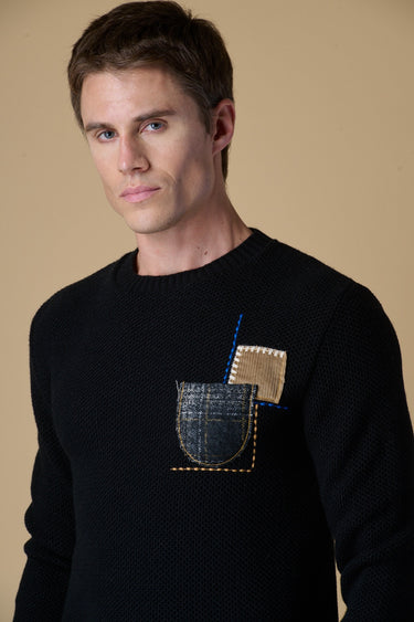 Maglione Girocollo Occhio di Pernice Nero con taschino ricamato in tessuto V2