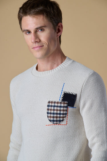 Maglione Girocollo Occhio di Pernice Burro con taschino ricamato in tessuto V2