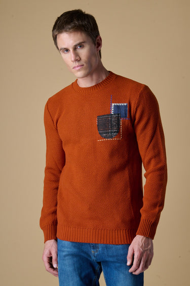 Maglione Girocollo Occhio di Pernice Coccio con taschino ricamato in tessuto V2