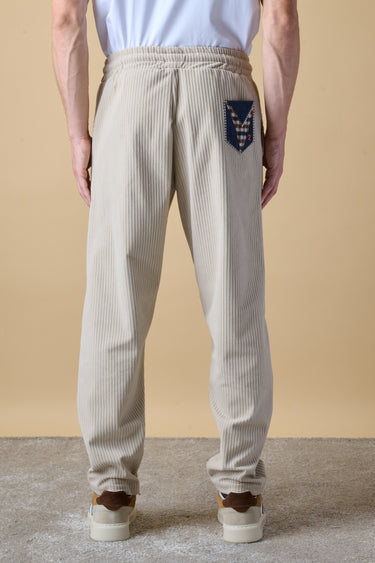 Pantalone Felpa in Velluto Sabbia con Tasca ricamata in tessuto V2