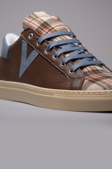 OLYMPIC - Sneakers a suola bassa in pelle martellata Moro con linguetta in tessuto Scozzese