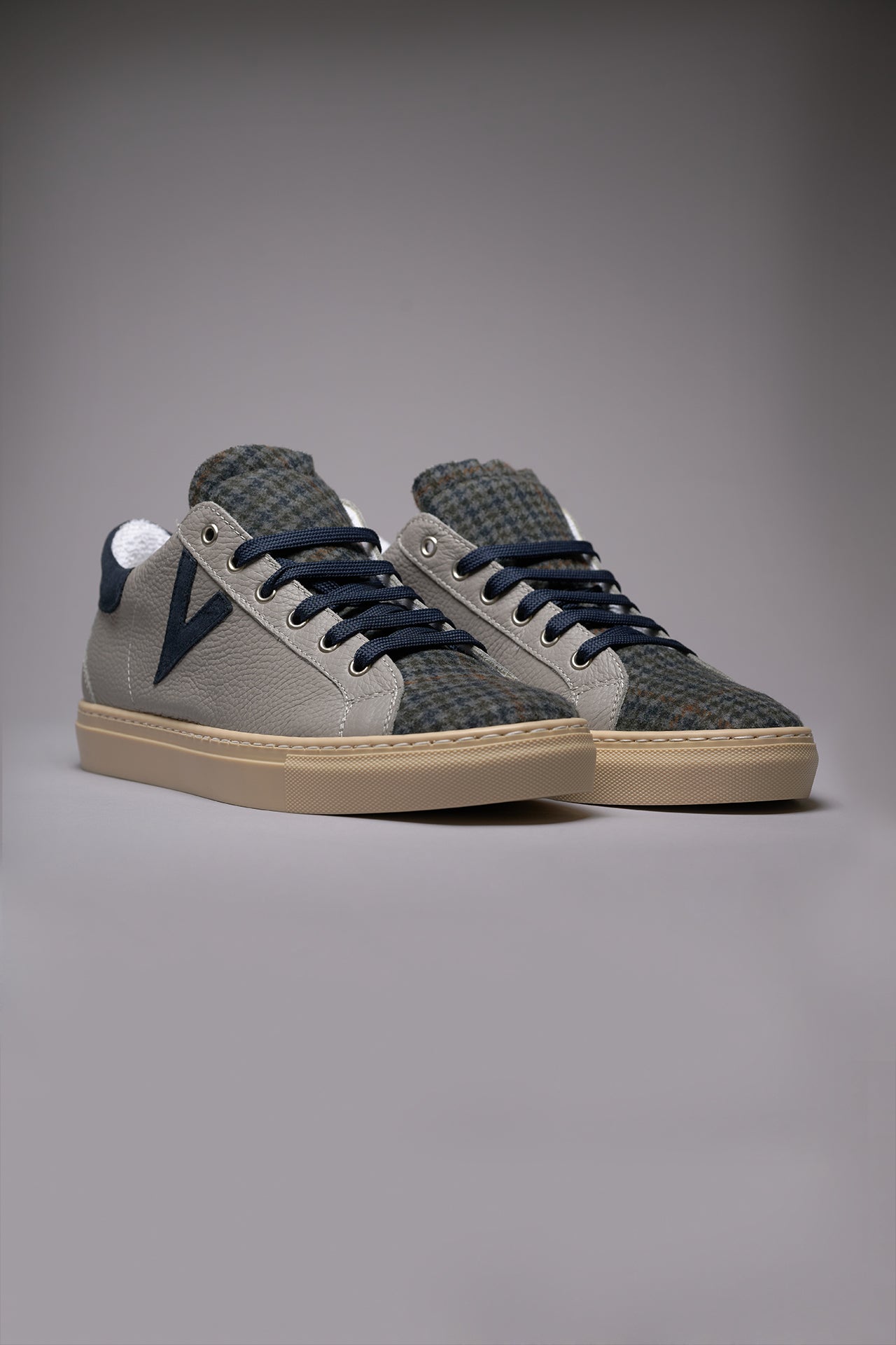 OLYMPIC - Low-top sneakers in grey hammered leather with houndstooth fabric tongue