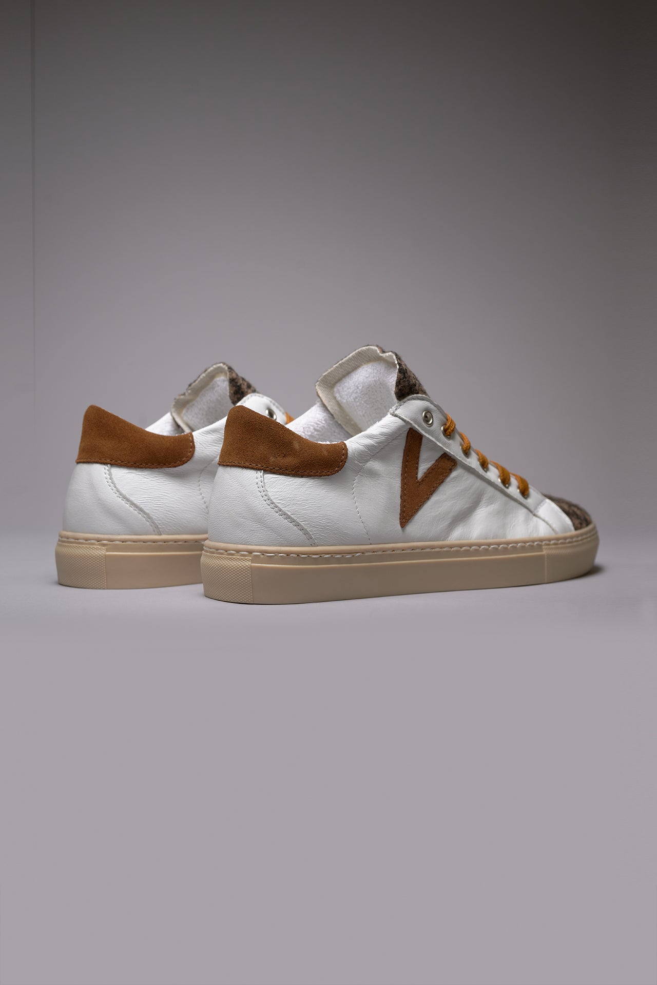 OLYMPIC - Low-top sneakers in white leather with Prince of Wales tongue
