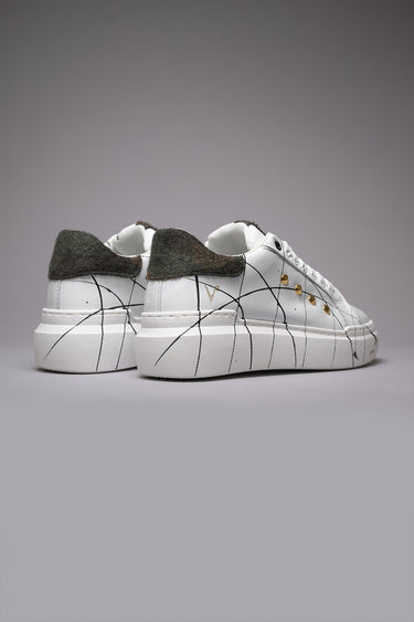 VEGA - Sneakers a suola alta retro Camouflage con borchie e schizzi di vernice
