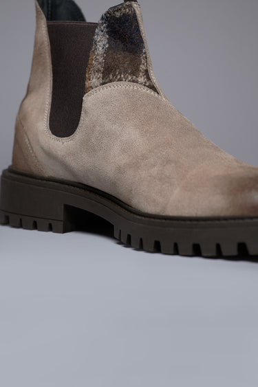 SHERLOCK - Stivaletto scamosciato Tortora con inserto in tessuto V2