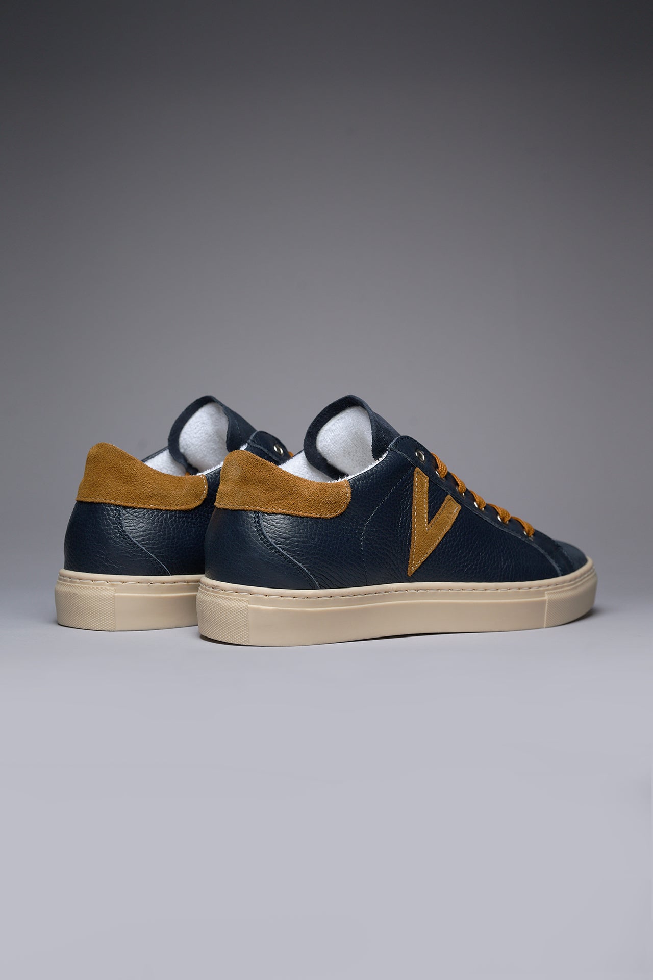 OLYMPIC - Sneakers a suola bassa in pelle martellata Blu con retro e inserto Cuoio