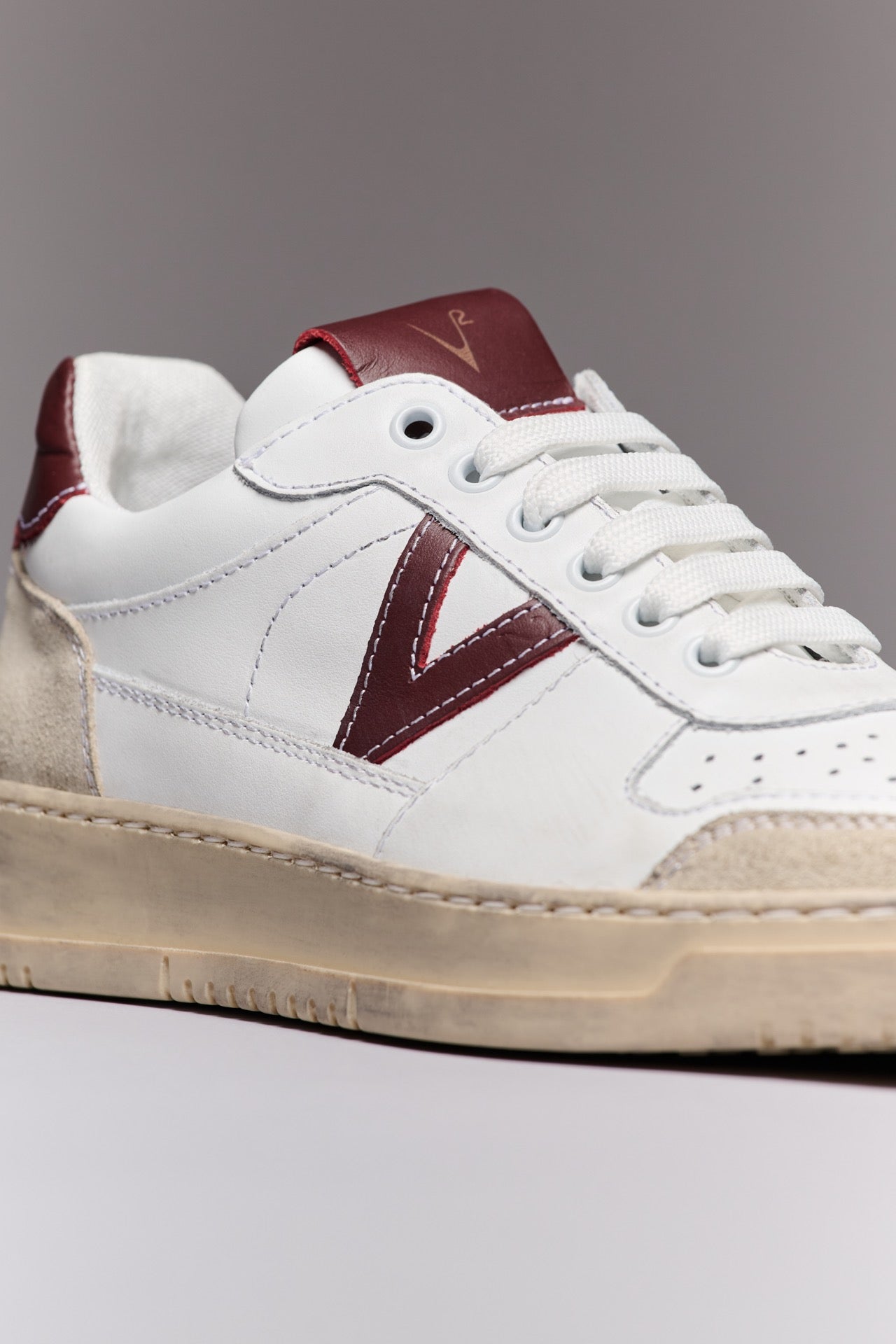 COLLEGE - White Sneakers with Bordeaux back and insert