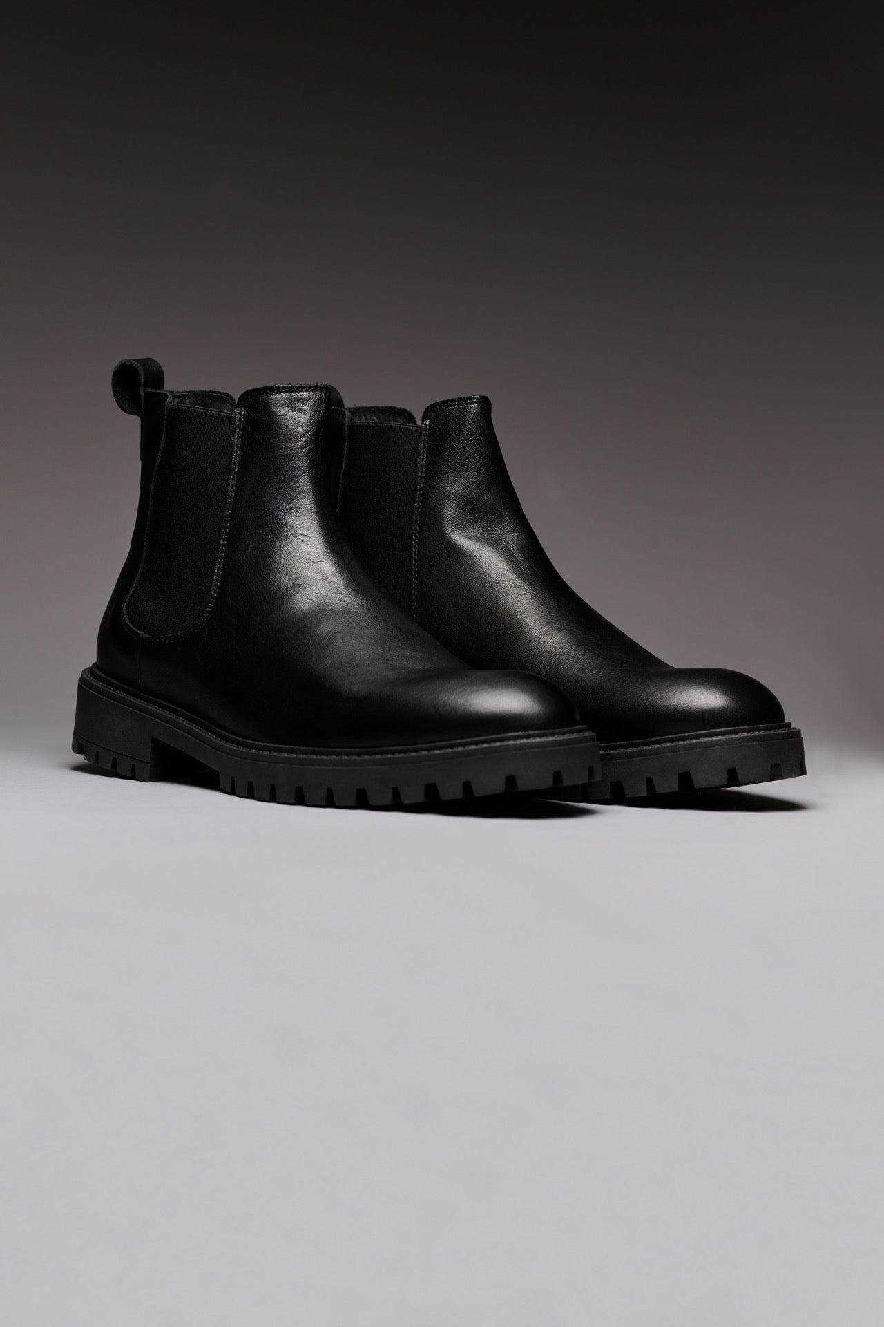 BOSTON - Black leather ankle boot with elastic