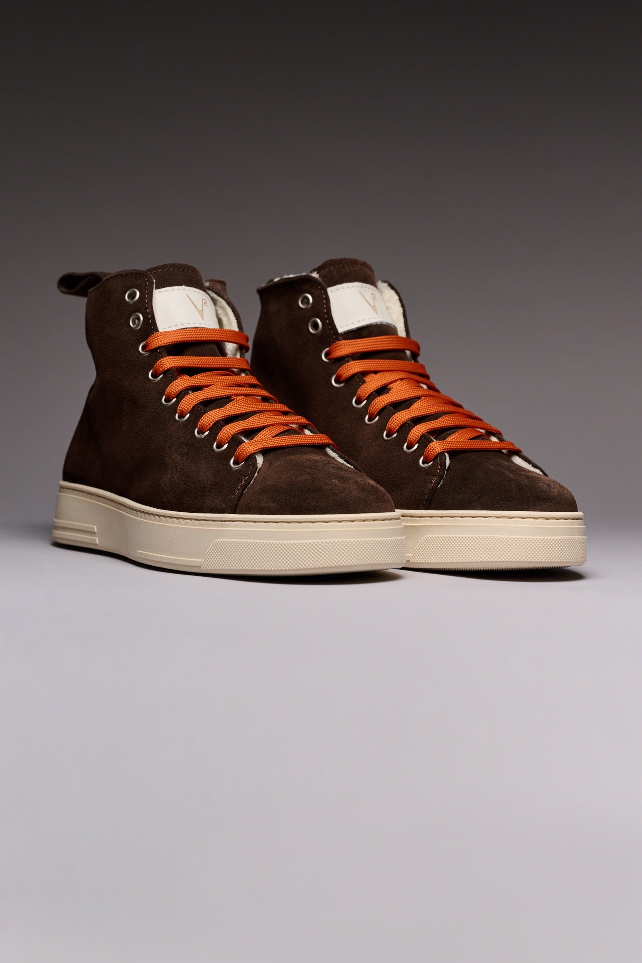 TEDDY - Brown suede ankle boot with orange laces