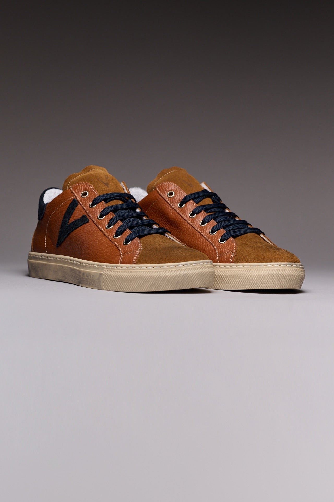 OLYMPIC - Low-soled sneakers in hammered leather with back and insert Blue