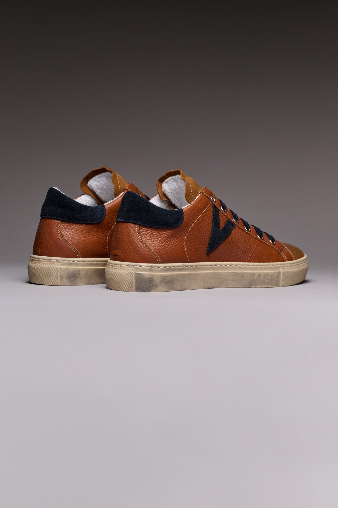 OLYMPIC - Low-soled sneakers in hammered leather with back and insert Blue