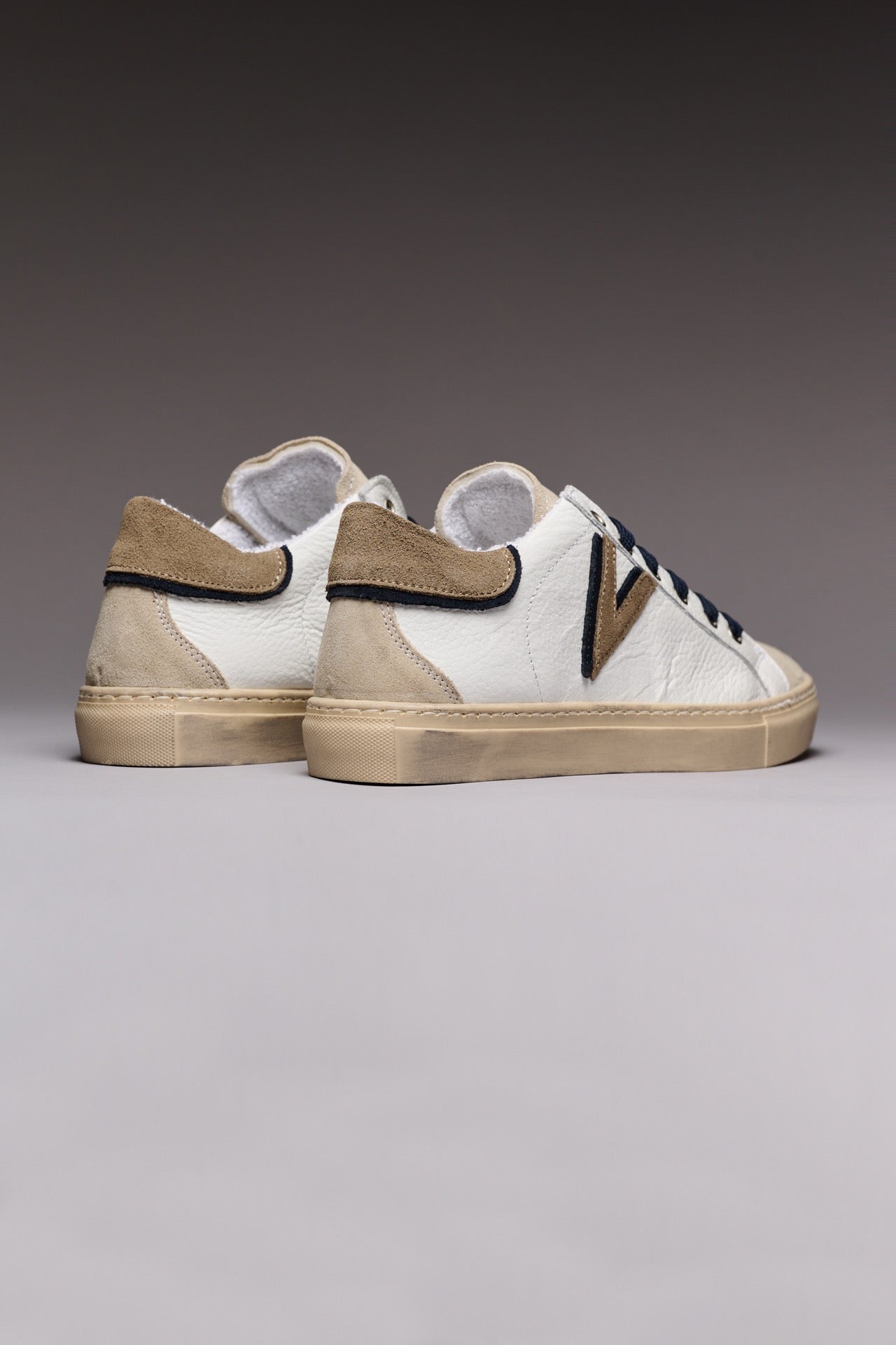 OLYMPIC V - Low-soled sneakers in hammered leather with two-tone dove grey and blue insert and back