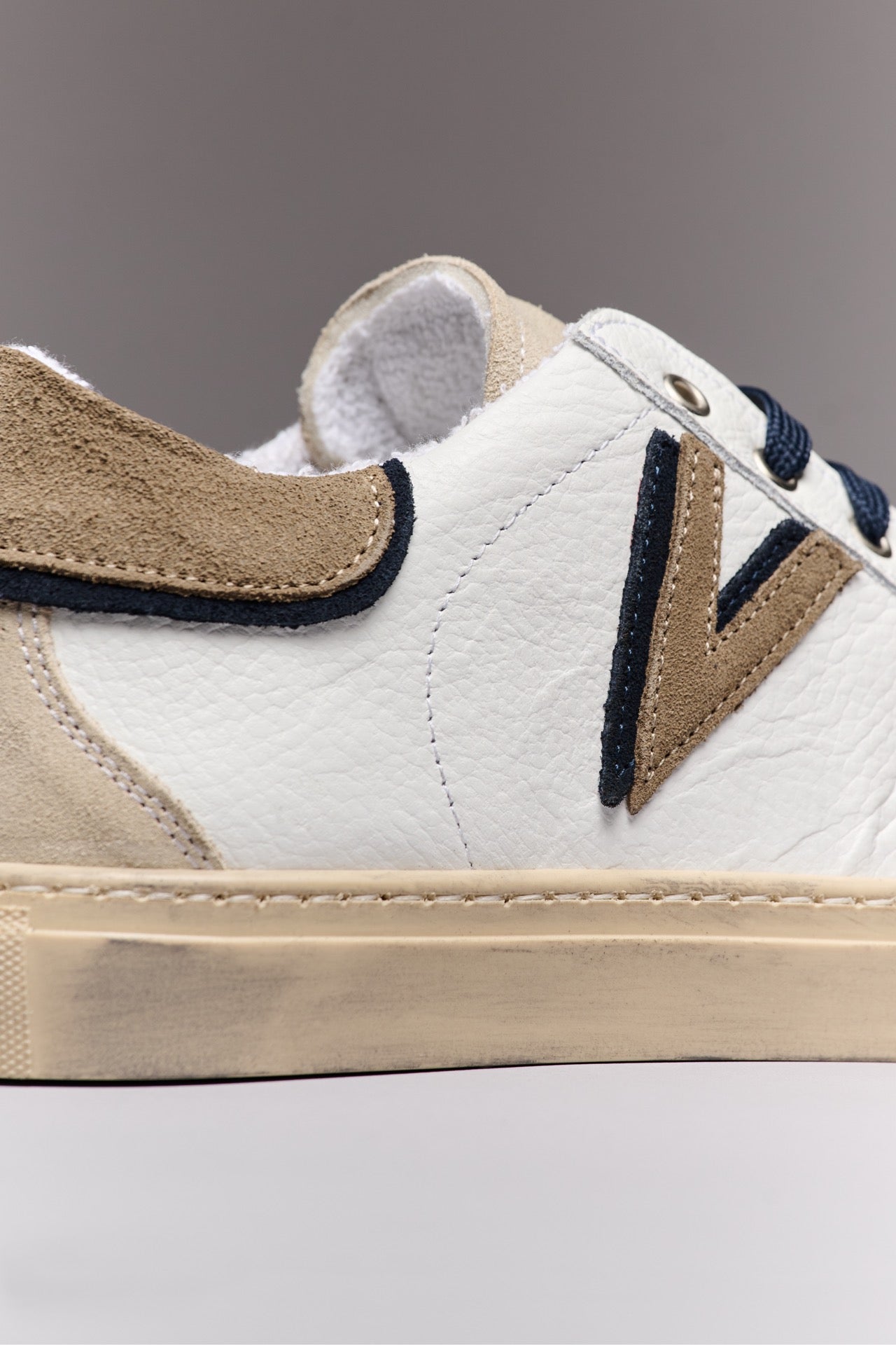 OLYMPIC V - Low-soled sneakers in hammered leather with two-tone dove grey and blue insert and back