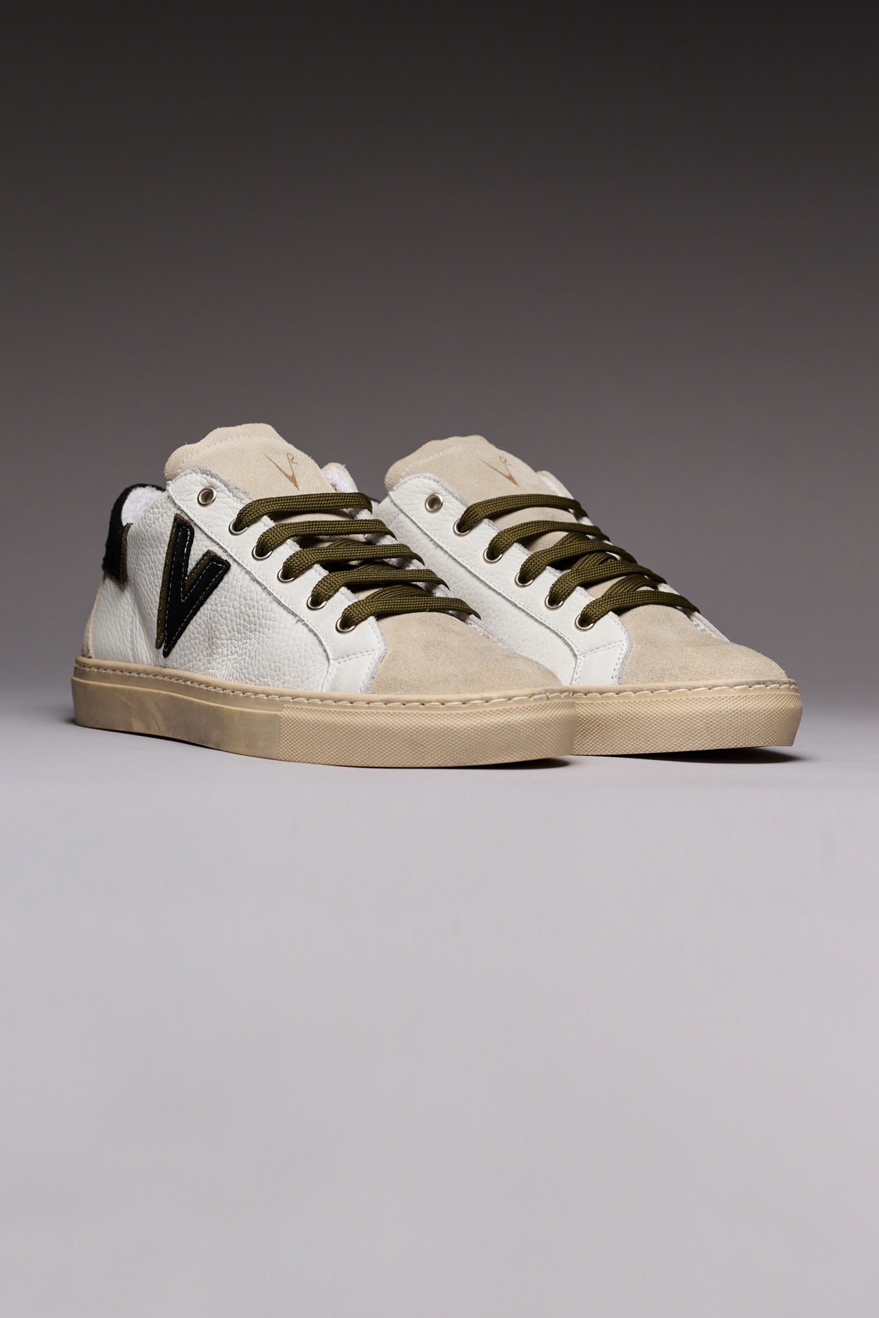 OLYMPIC V - Low-soled sneakers in hammered leather with two-tone insert and back in Black and Military Green