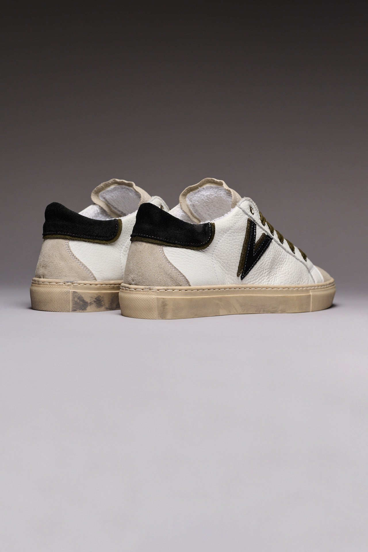 OLYMPIC V - Low-soled sneakers in hammered leather with two-tone insert and back in Black and Military Green