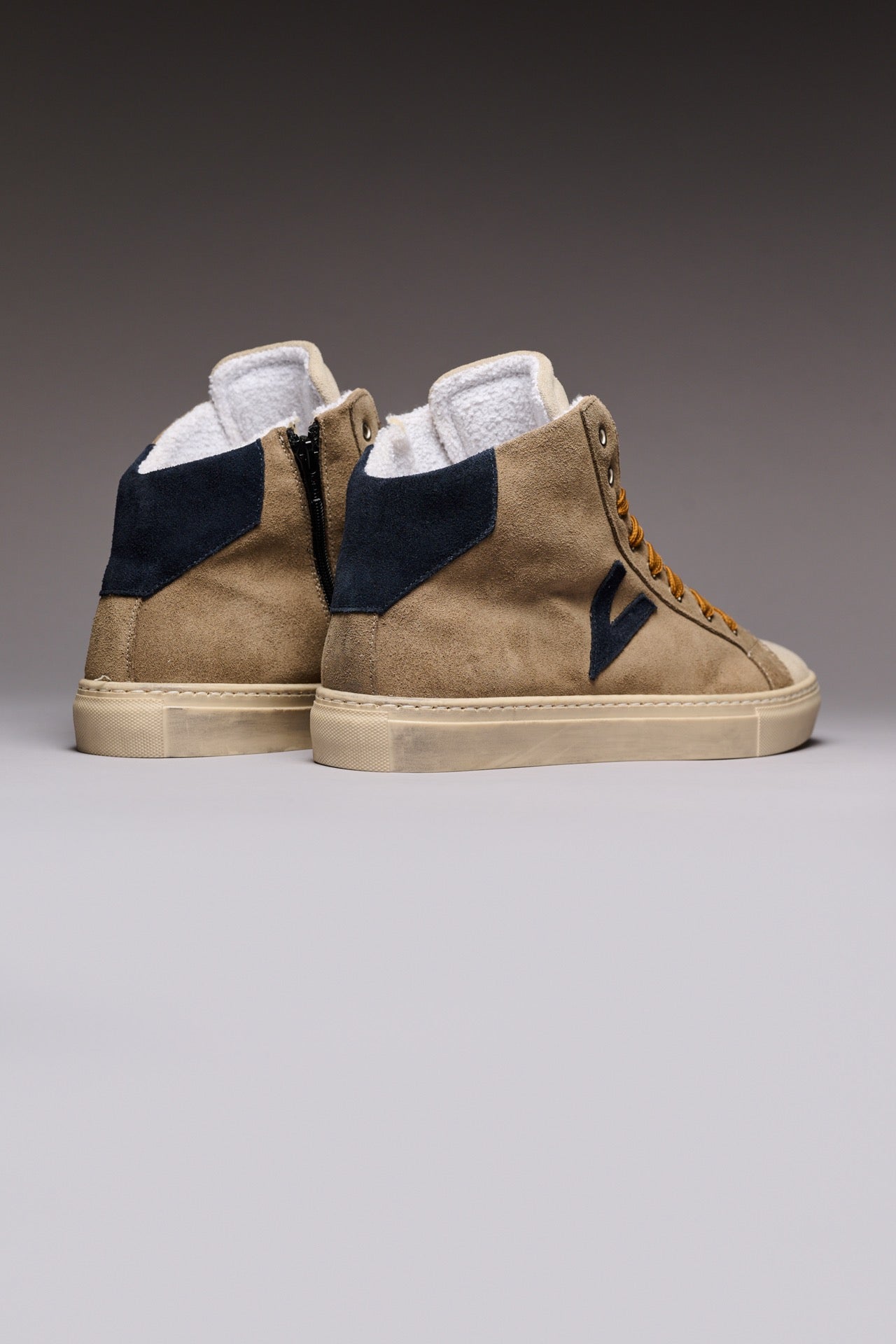 OLYMPIC MID- High-top sneakers in dove grey with blue back and insert