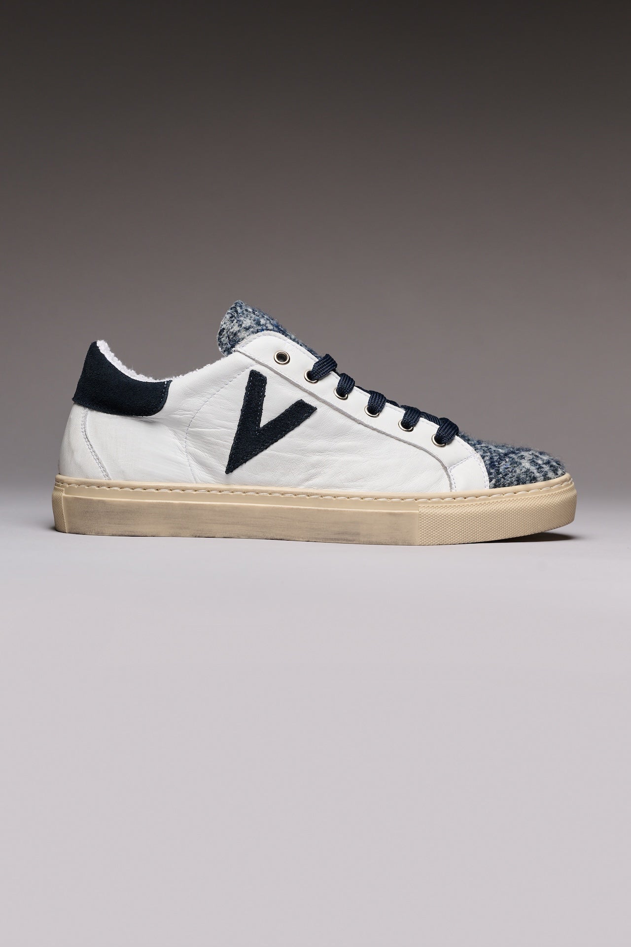 OLYMPIC - Low-top sneakers in white leather with blue Prince of Wales fabric tongue