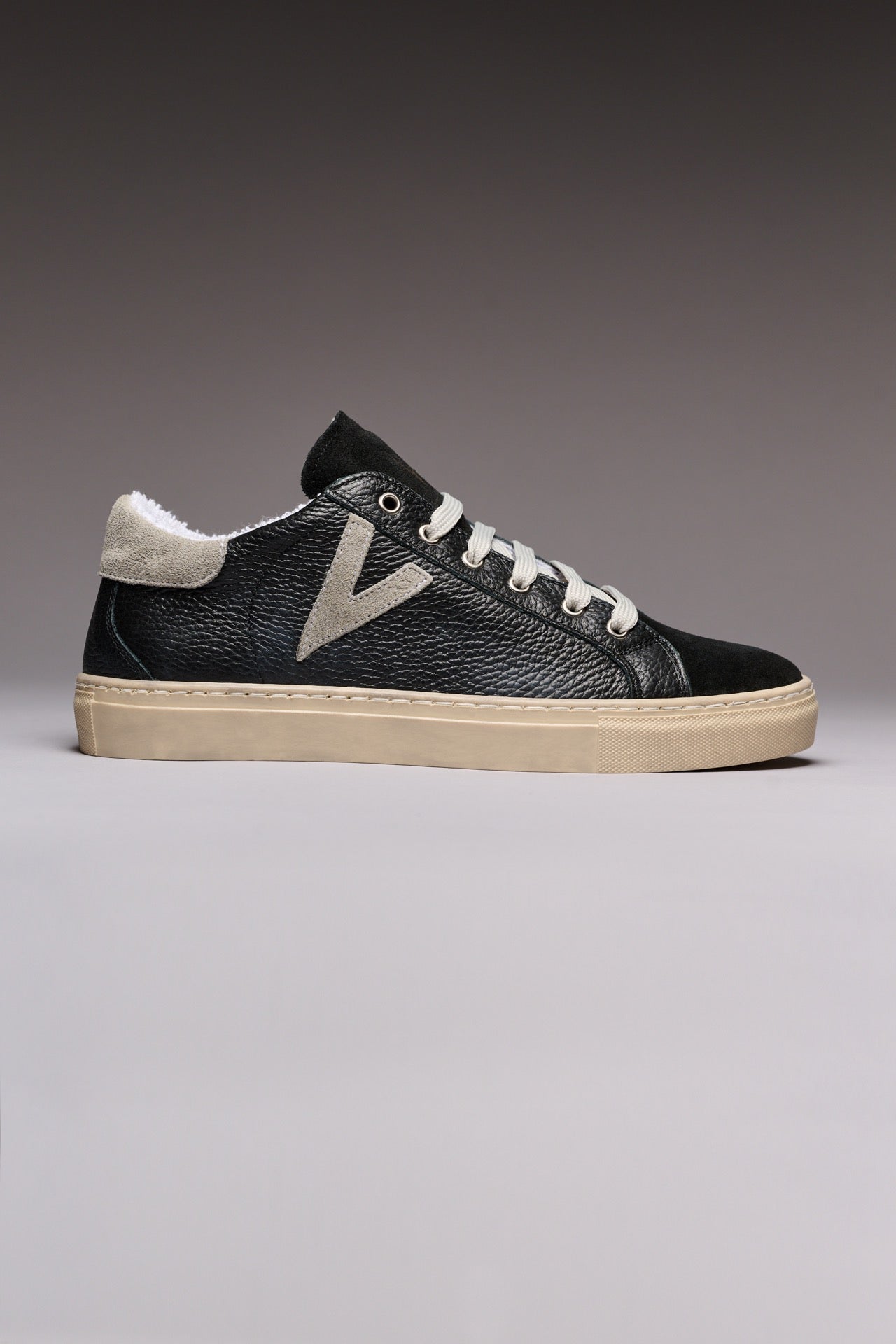 OLYMPIC - Low sole sneakers in black textured leather with gray back and insert