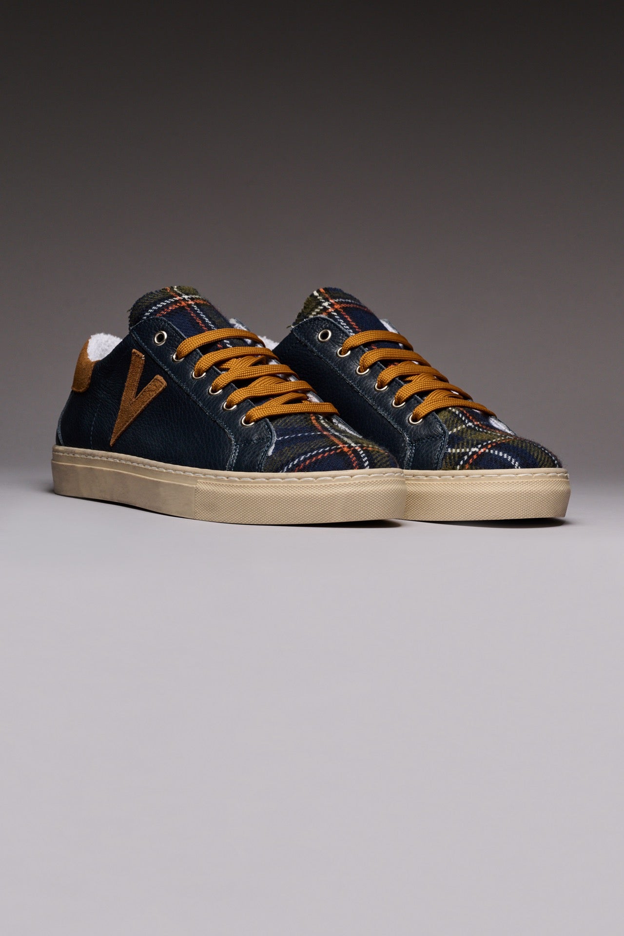 OLYMPIC - Low-top sneakers in hammered leather Blue with Scottish fabric tongue Blue