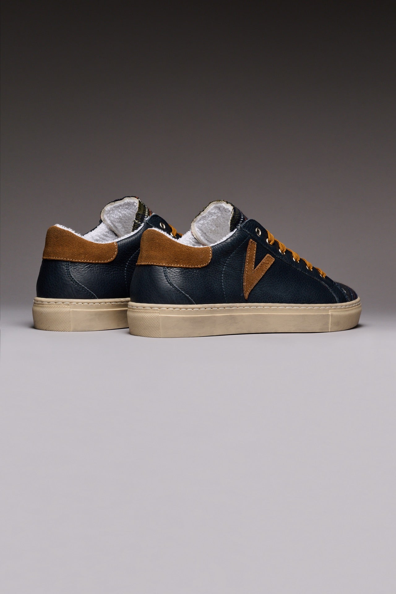 OLYMPIC - Low-top sneakers in hammered leather Blue with Scottish fabric tongue Blue