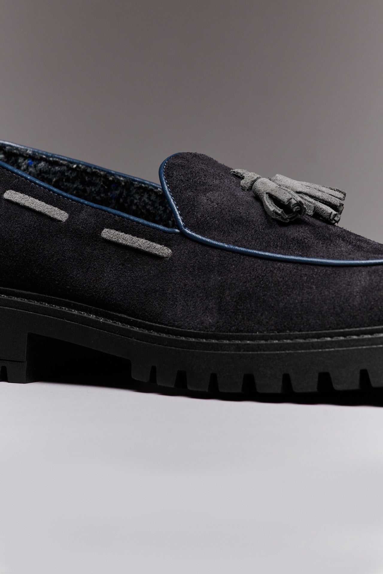 CAMBRIDGE - Blue tassel moccasin with V2 fabric inserts