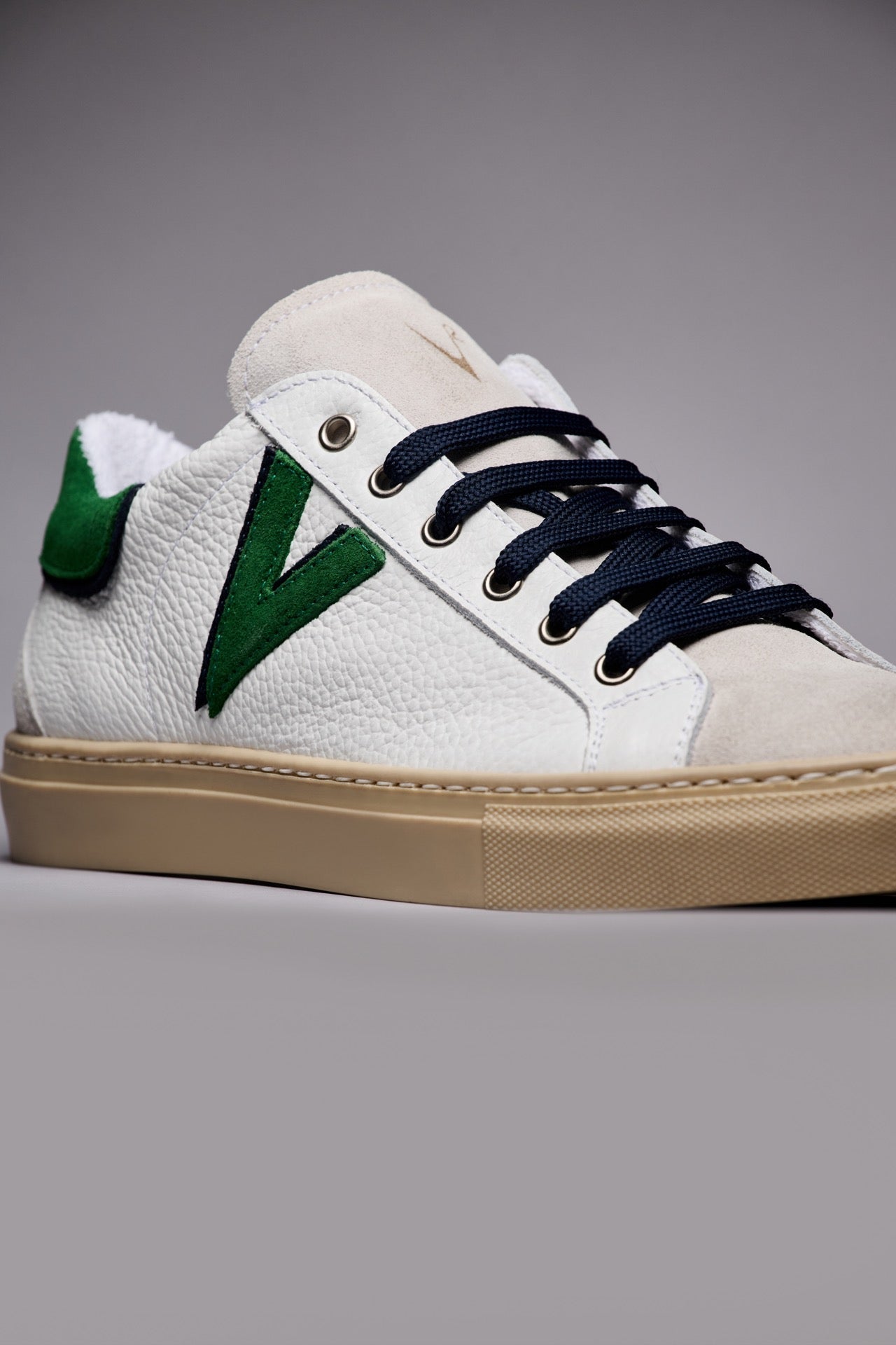 OLYMPIC V - Sneakers a suola bassa in pelle martellata con inserto e retro Bicolor Verde e Blu Navy