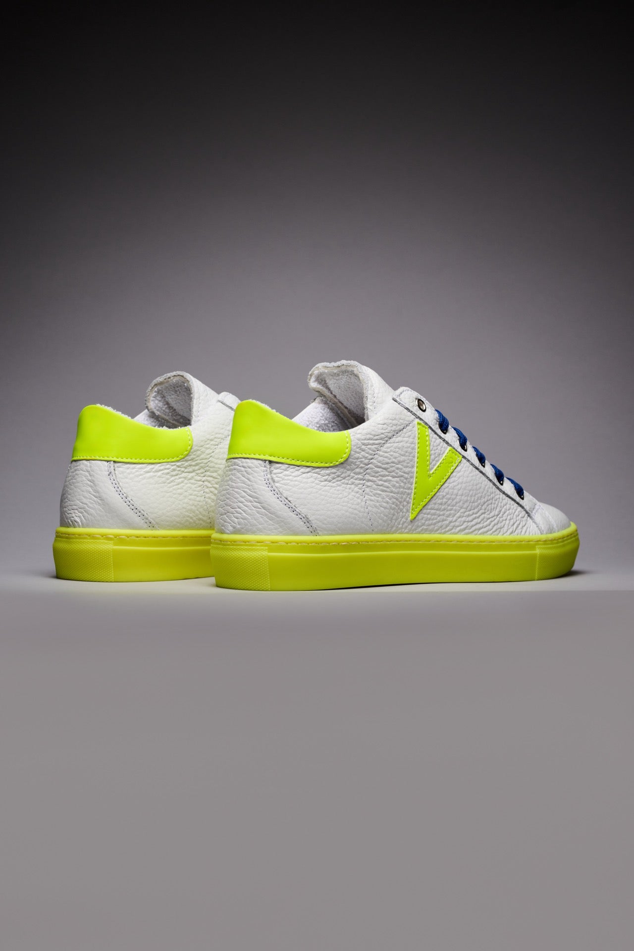 OLYMPIC RAINBOW - Sneakers a suola bassa Bianca con suola e retro Giallo Fluo e lacci Blu Royal