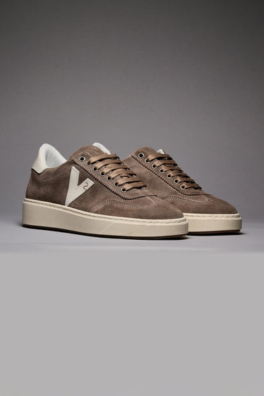 SUÈDE - Dove grey suede sneakers with white inserts and back