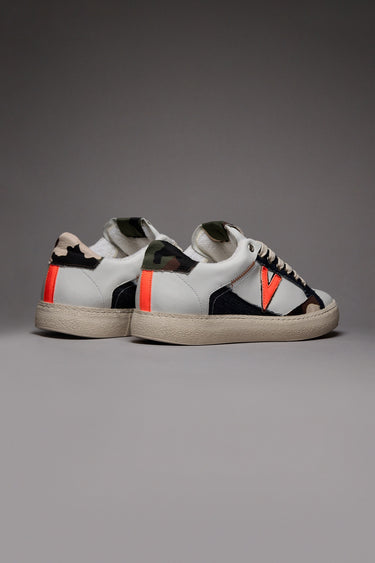 PABLITO - Sneakers con inserti Jeans Camouflage e Arancio Fluo e Ricami