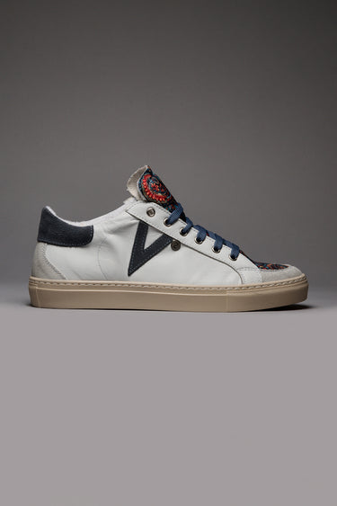 OLYMPIC - Sneakers a suola bassa in pelle Bianca retro e inserto Jeans con linguetta in tessuto Cachemire Blu