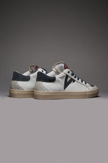 OLYMPIC - Sneakers a suola bassa in pelle Bianca retro e inserto Jeans con linguetta in tessuto Cachemire Blu