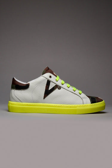 OLYMPIC RAINBOW - White low-top sneakers with fluorescent yellow sole and laces and camouflage fabric tongue