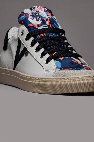 OLYMPIC - Sneakers a suola bassa in pelle Bianca retro e inserto Blu con linguetta in tessuto Tropical