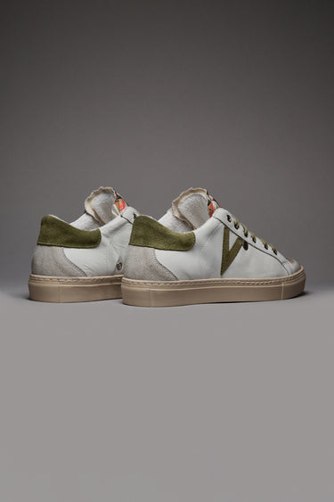 OLYMPIC - Sneakers a suola bassa in pelle Bianca retro e inserto Pesto con linguetta in tessuto Tropical Verde
