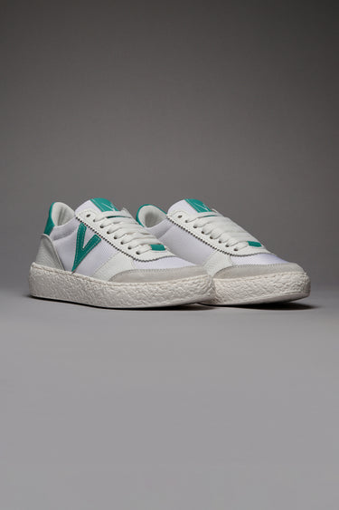 ATENA - Low-top sneakers in white with emerald green rubber inserts