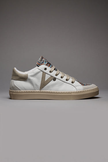 OLYMPIC - Sneakers a suola bassa in pelle Bianca retro e inserto Sabbia con linguetta in tessuto Cachemire Panna