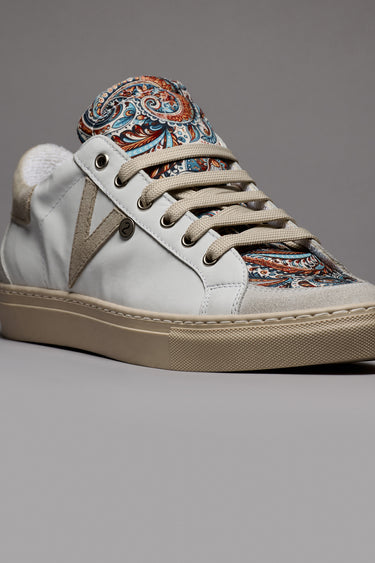 OLYMPIC - Sneakers a suola bassa in pelle Bianca retro e inserto Sabbia con linguetta in tessuto Cachemire Panna