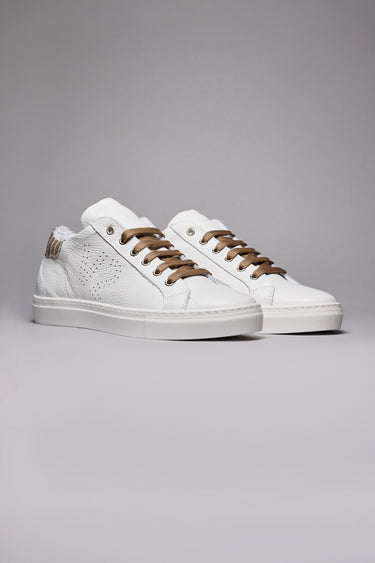 TENNIS - Low-top sneakers in white with dark brown pinstripe fabric backing.