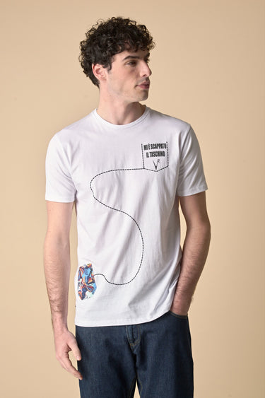 T-Shirt Bianca "Mi è scappato il taschino" con ricamo e tessuto V2