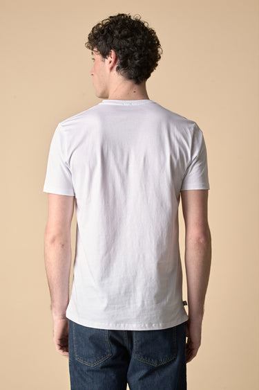 T-Shirt Bianca "Mi è scappato il taschino" con ricamo e tessuto V2
