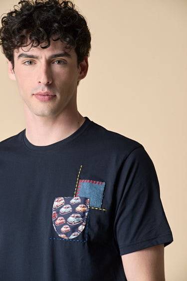 T-Shirt Blu con Taschino e Patch ricamato in tessuto V2