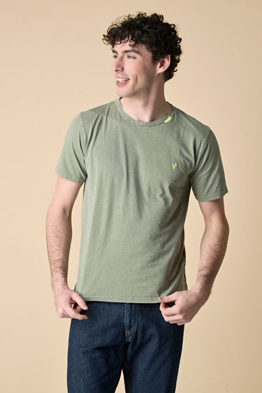 T-Shirt tinto capo marmorizzato Verde Militare con Ricami a Contrasto